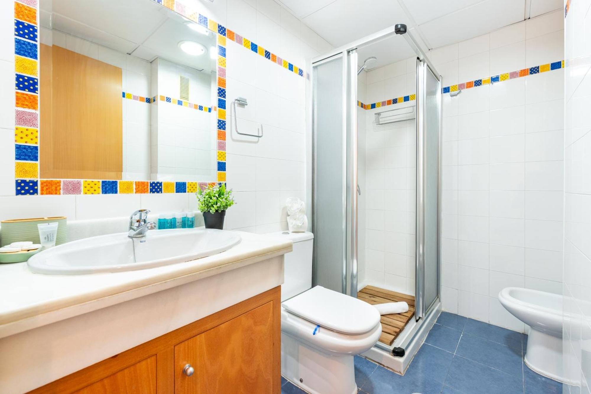 Wintowinrentals Quiet Apartment, Good Location, Free Parking Málaga Exteriör bild
